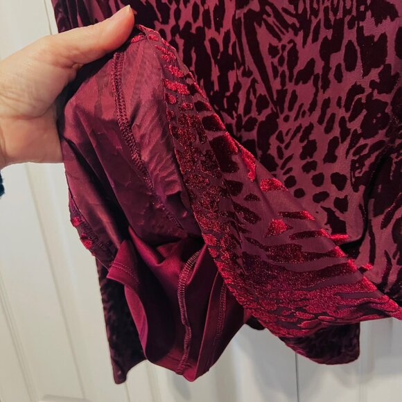 Simply Vera Vera Wang Women's Long Sleeve Burnout Velvet Lined Blouse-Large - Picture 10 of 13